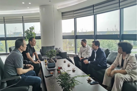 縣人大常委會(huì)主任錢(qián)學(xué)勤帶隊(duì)赴開(kāi)發(fā)區(qū)（惠民街道）調(diào)研并走訪(fǎng)看望人大代表